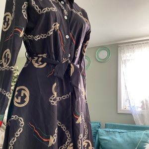 Dress size L  este vestido corre pequeño es grande pero pequeño